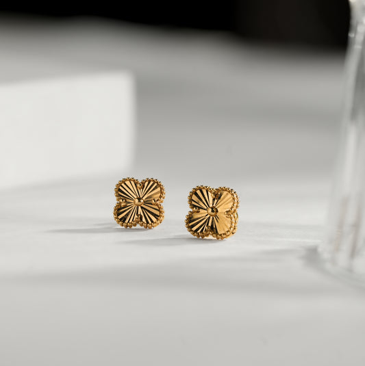 18k Yellow Gold Floral Cutwork Stud Earrings