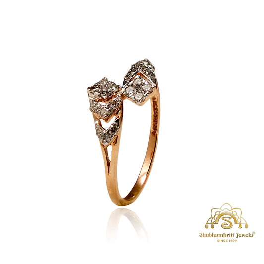 Cluster diamond ring design for women