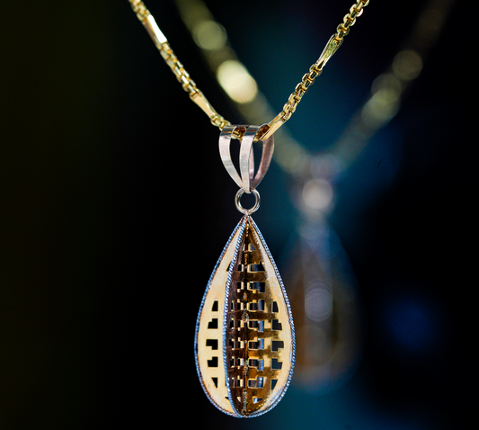 18K Solid Gold Teardrop Cutwork Pendant Necklace