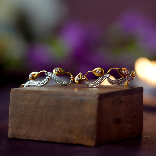Serpentine Glow Natural Diamond Link 22k Gold Bracelet