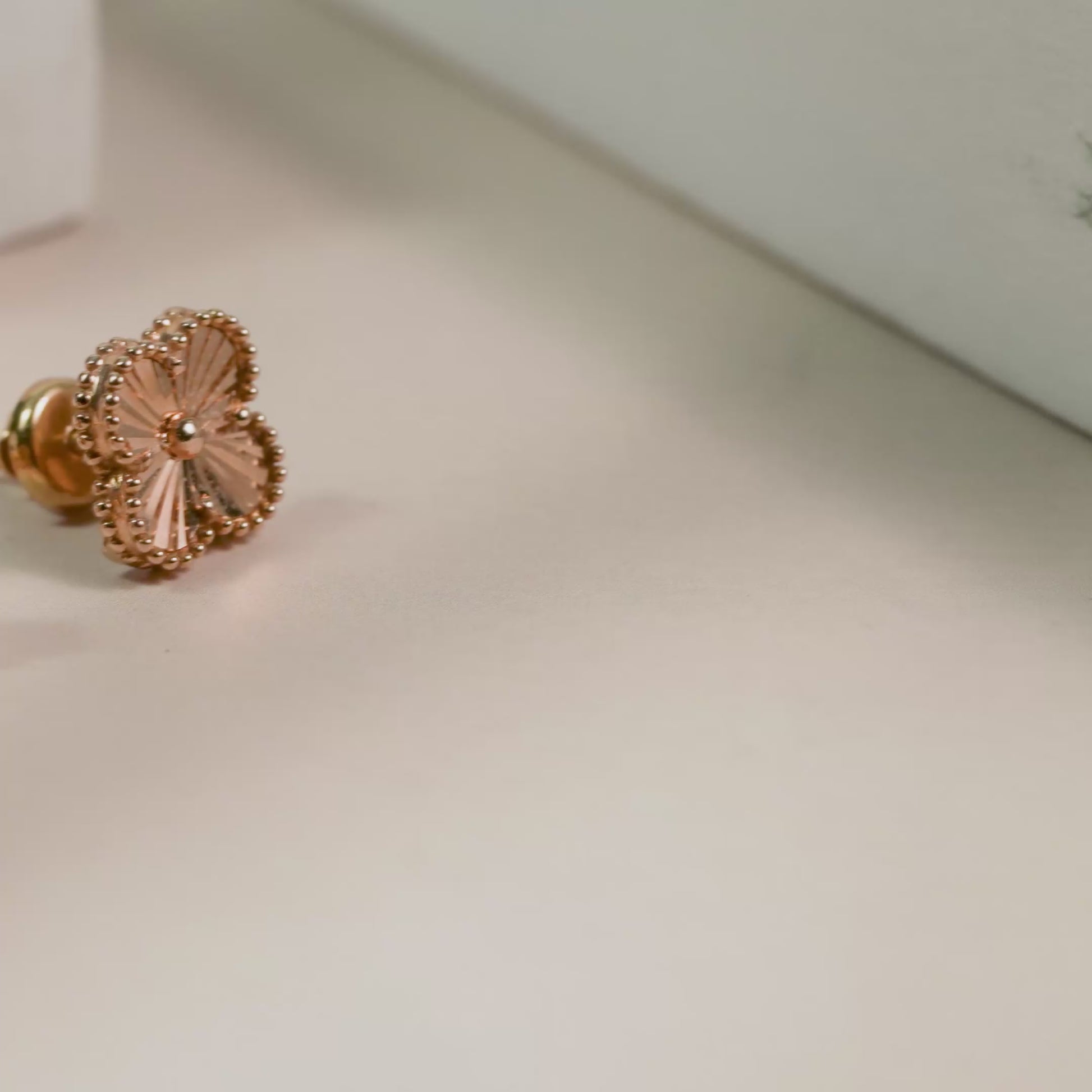 18k Yellow Gold Floral Cutwork Stud Earrings