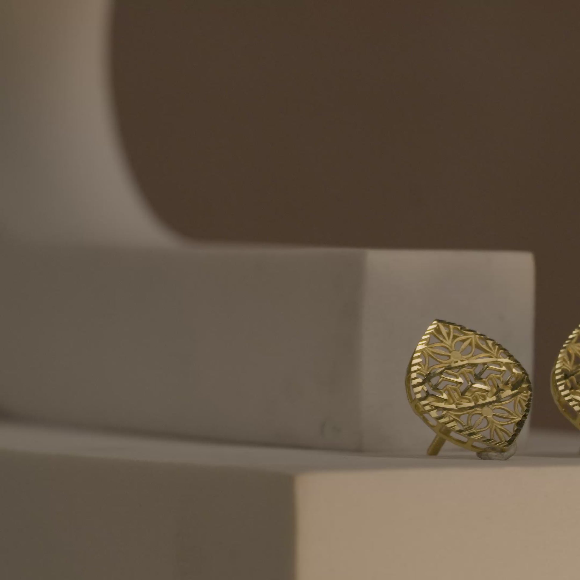 22k Yellow Gold Leaf Motif Openwork Gold Stud Earrings