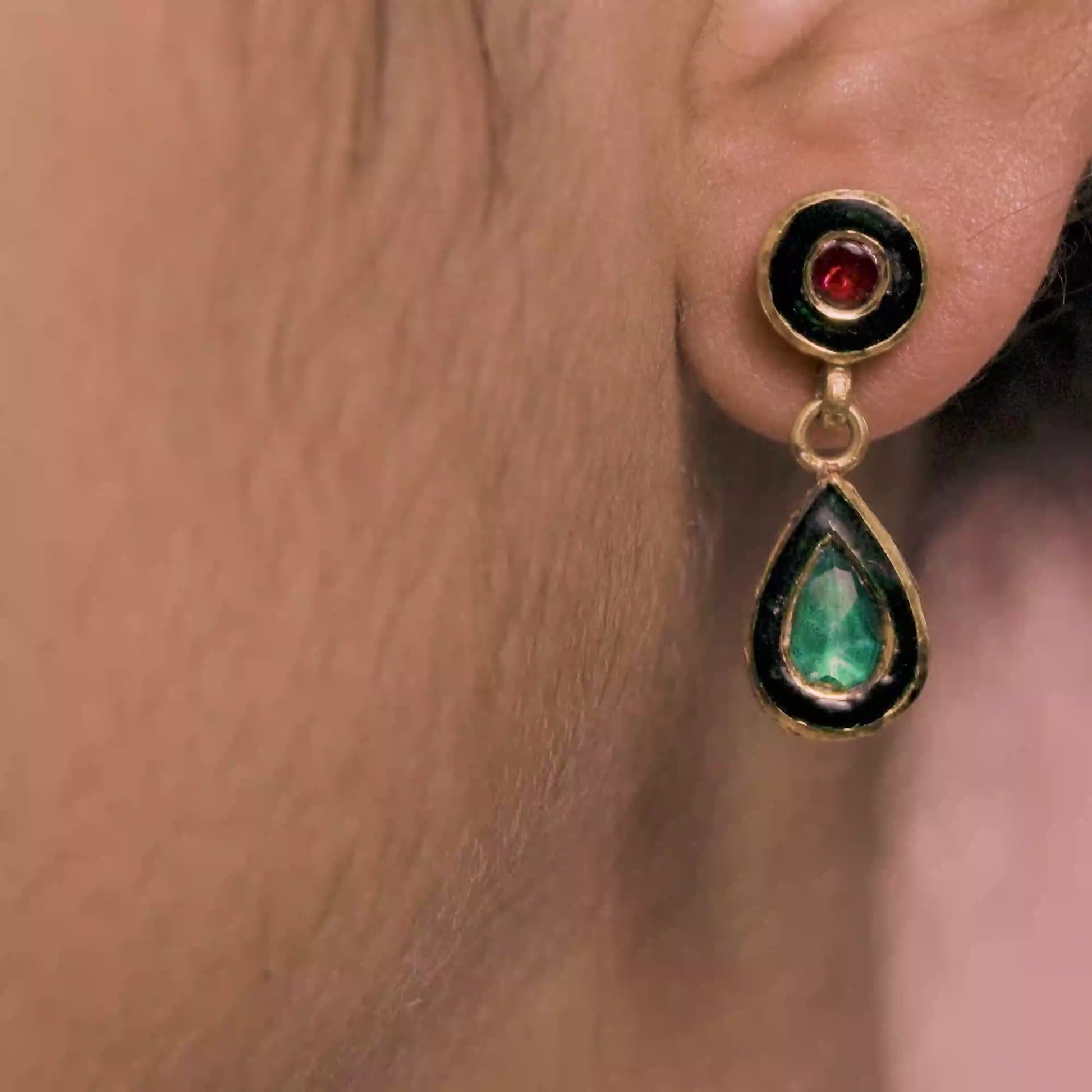 22k Gold WITH Emerald Grace Traditional Necklace Set