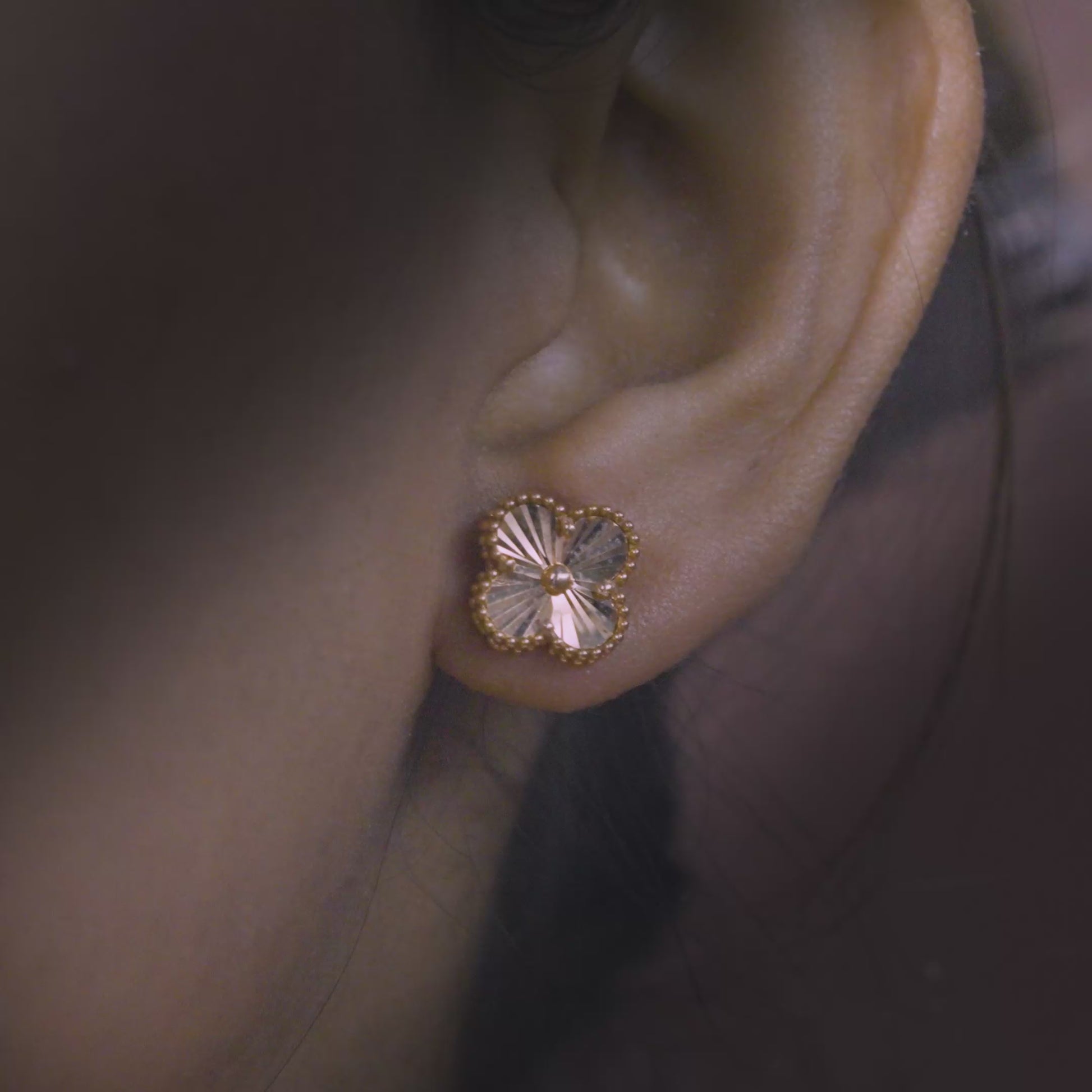 18k Yellow Gold Floral Cutwork Stud Earrings