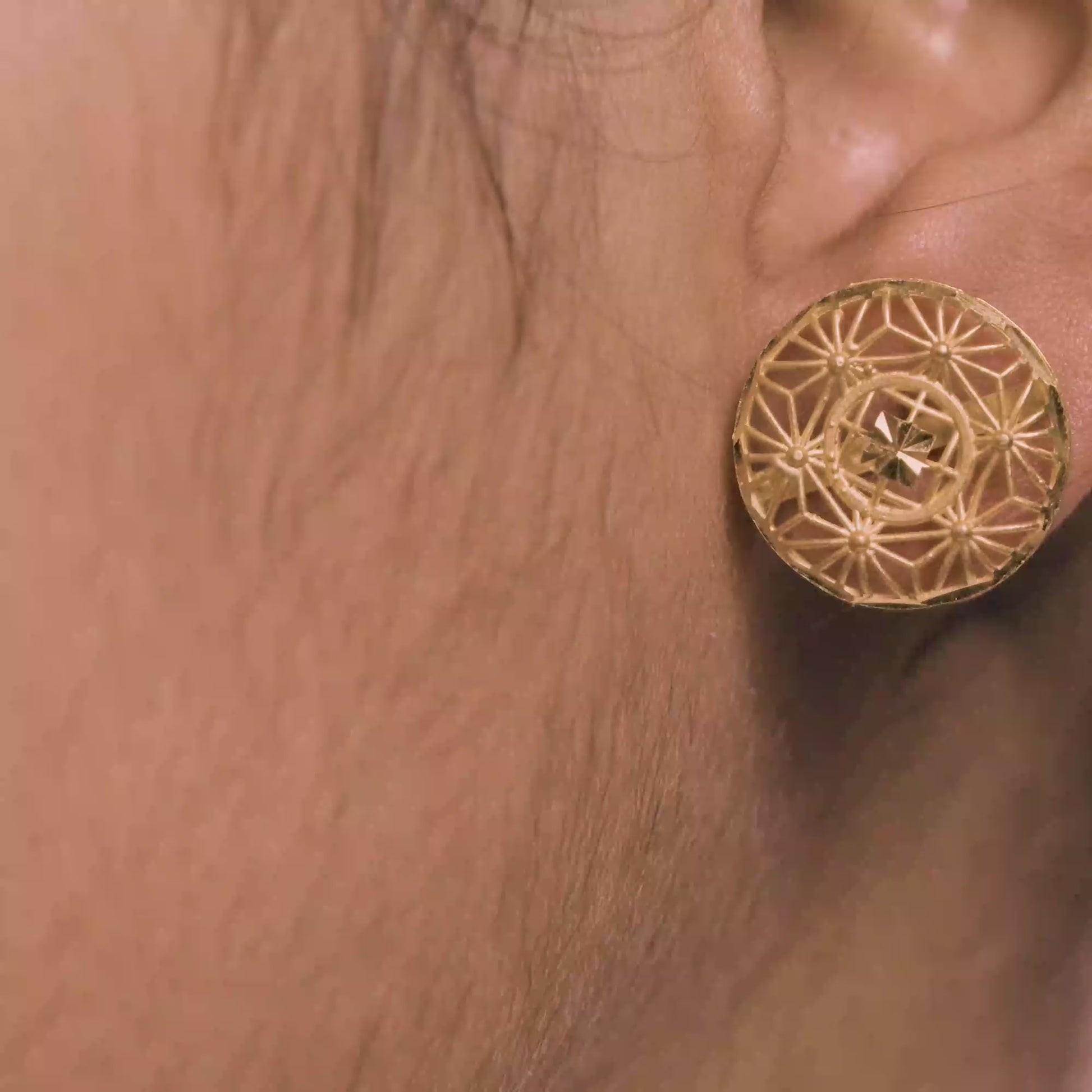 22k Gold Geometric Floral Pendant Necklace Set with Matching Stud Earrings